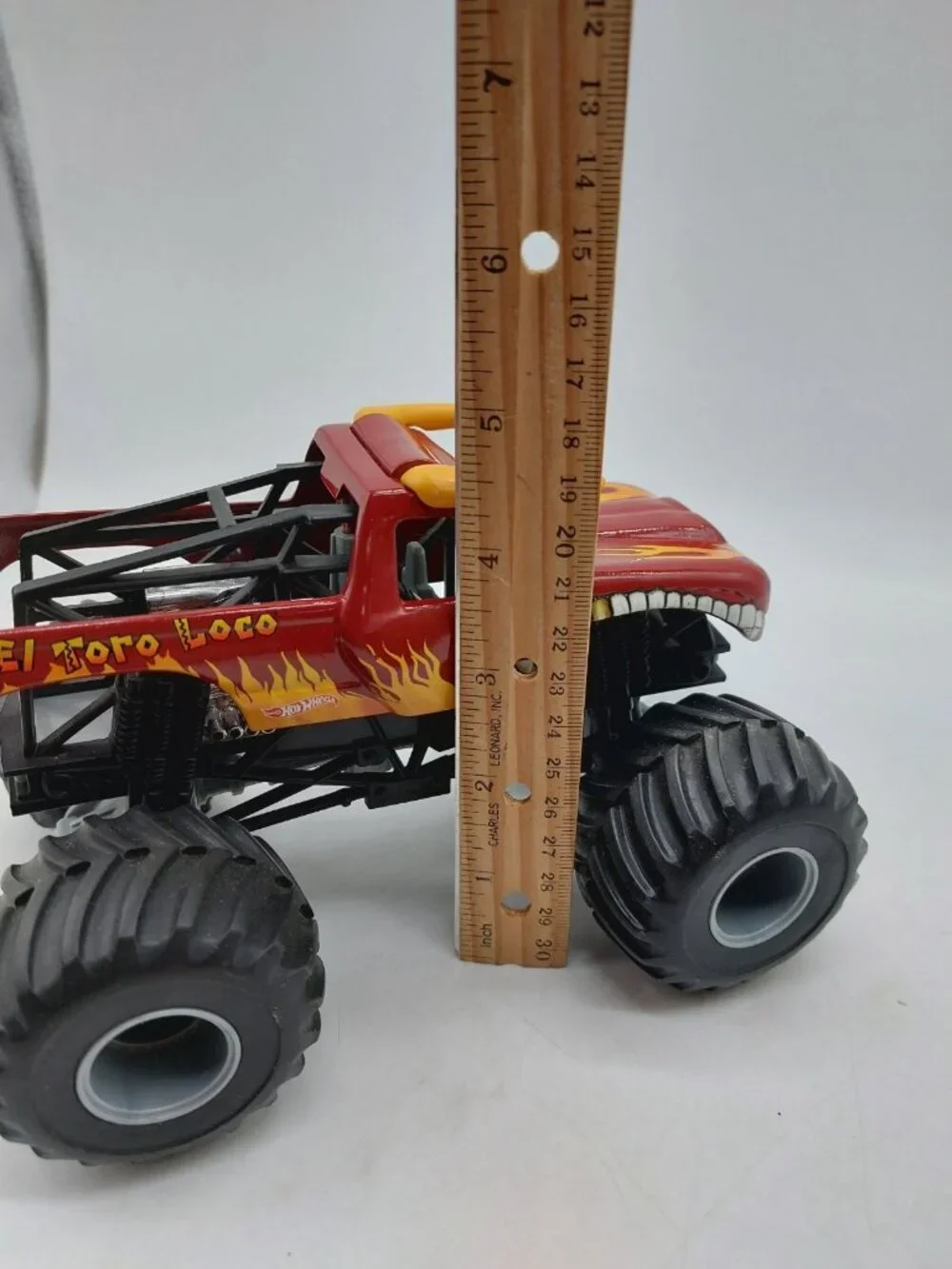Hot Wheels Monster Jam El Toro Loco Bull Dark Red Yellow 1:64 Scale